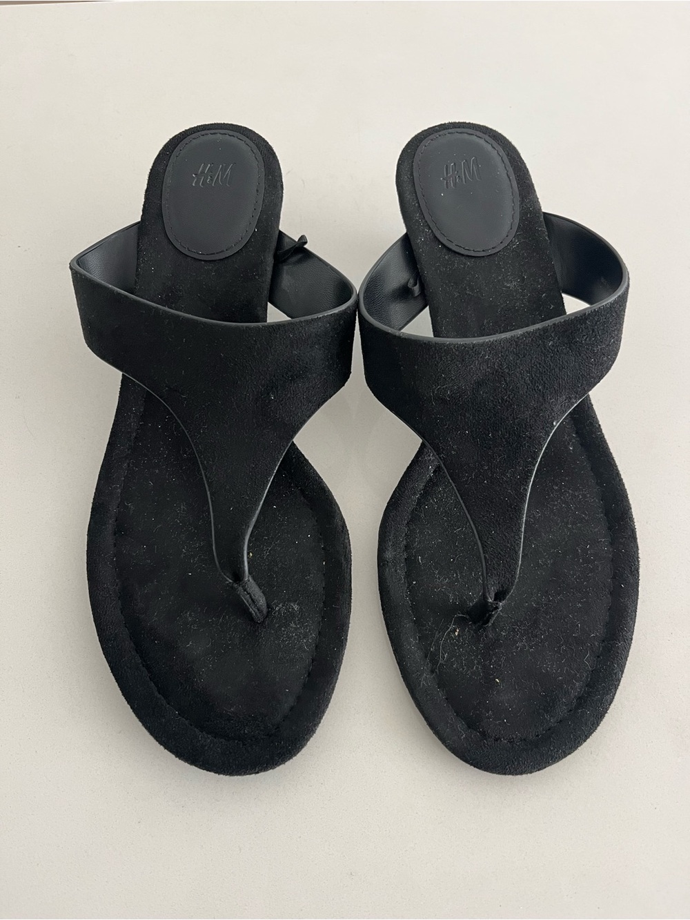 H&M Black Suede Thong Sandals for Women - Minimal Slide Style
